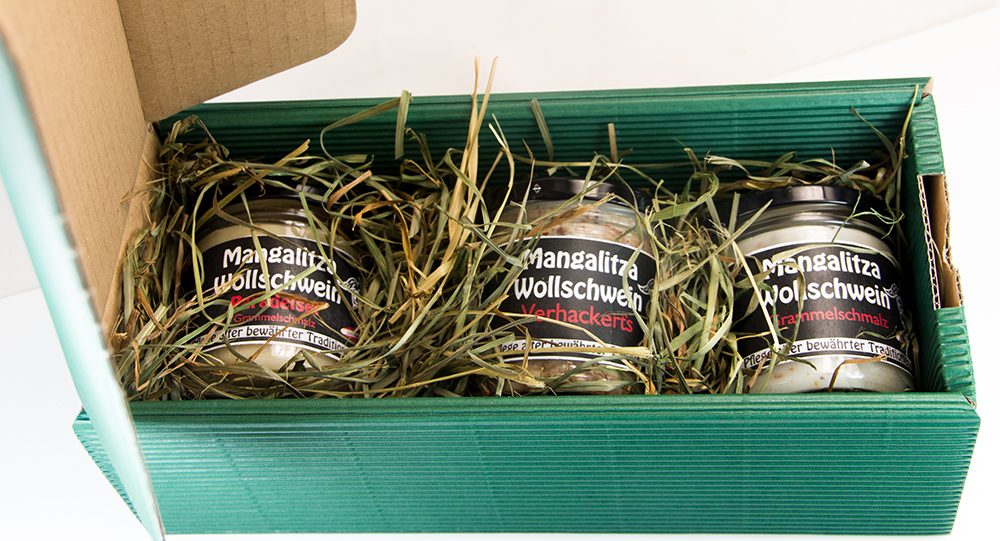 Mangalitza Aufstriche im Heubett